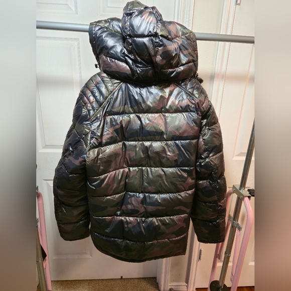 Guess Men's Puffer Jacket - Black and Green - Picture 9 of 14